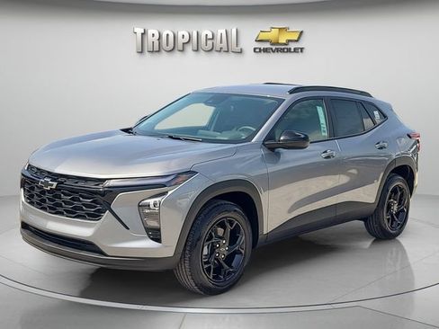 New 2026 Chevrolet Trax LT w/ Midnight Edition FWD image 3