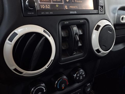 Used 2014 Jeep Wrangler Unlimited Sahara AWD/4WD image 10