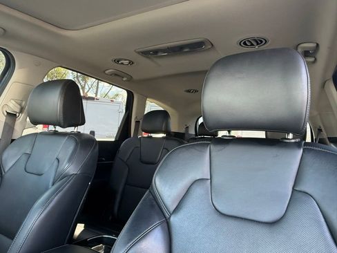 Used 2025 Kia Telluride S image 19