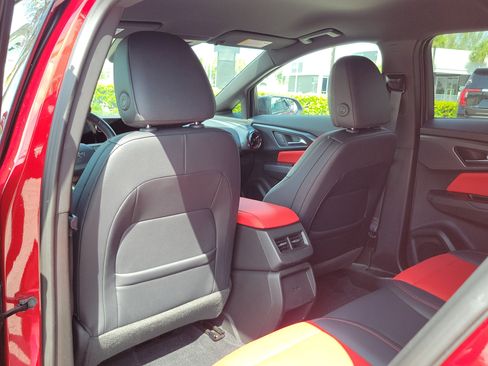Used 2025 Chevrolet Equinox EV RS FWD image 15