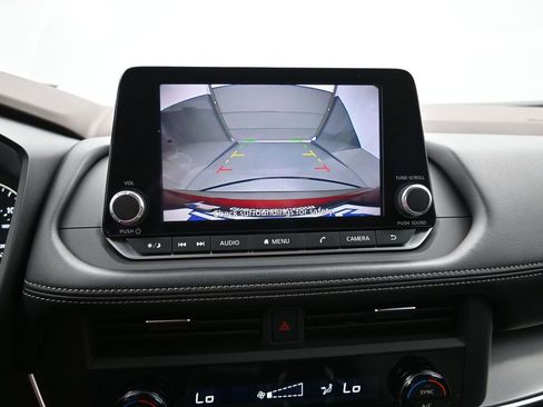 Used 2023 Nissan Rogue SV image 17