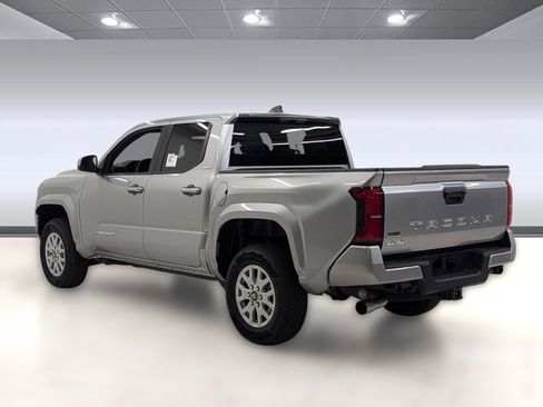 New 2025 Toyota Tacoma SR image 2