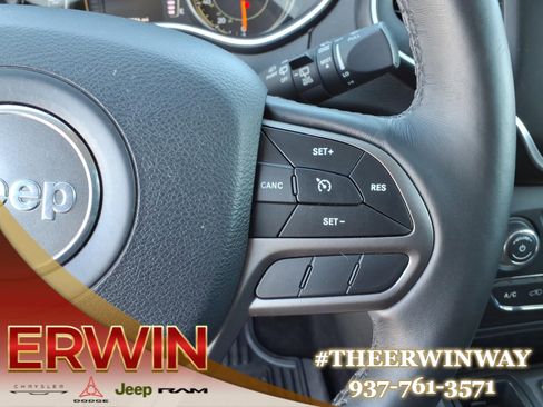 Used 2019 Jeep Cherokee Latitude w/ Cold Weather Group image 19