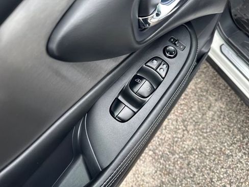 Used 2019 Nissan Murano SV w/ Premium Package image 11