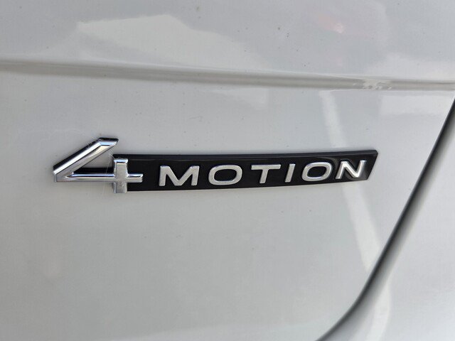 Used 2024 Volkswagen Tiguan SE AWD/4WD image 33