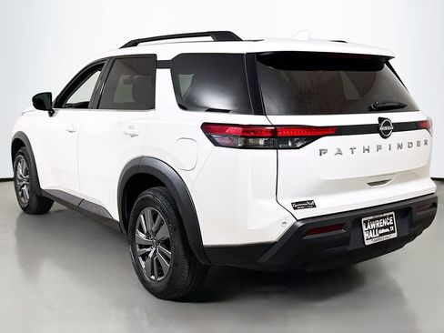 Used 2025 Nissan Pathfinder SV FWD image 6