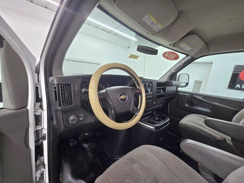 Used 2014 Chevrolet Express 2500 RWD image 9