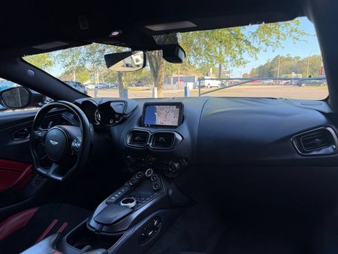Used 2022 Aston Martin V8 Vantage Coupe RWD image 35