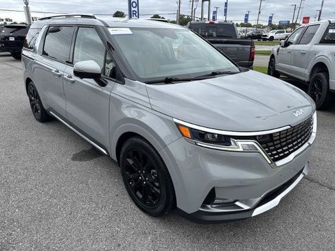 Used 2022 Kia Carnival SX FWD image 3