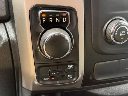 Used 2018 RAM 1500 Classic SLT AWD/4WD image 35
