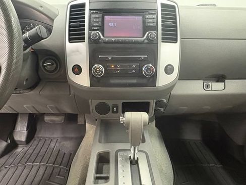 Used 2015 Nissan Frontier SV RWD image 20