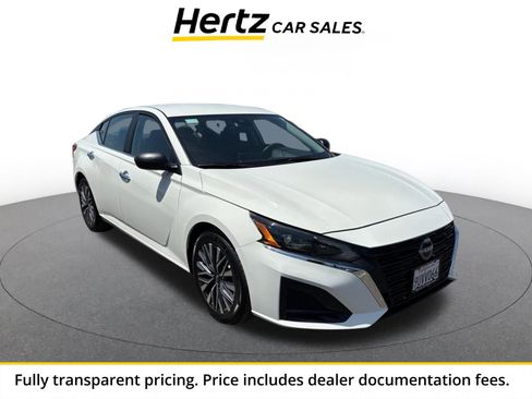 Used 2025 Nissan Altima 2.5 SV FWD image 1