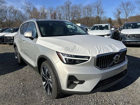 New 2025 Volvo XC40 B5 Ultra w/ Climate Package image 2