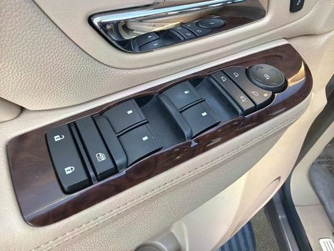 Used 2012 Cadillac Escalade Luxury image 18