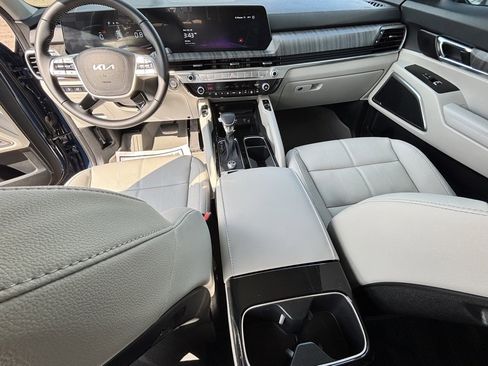 Used 2024 Kia Telluride EX image 11