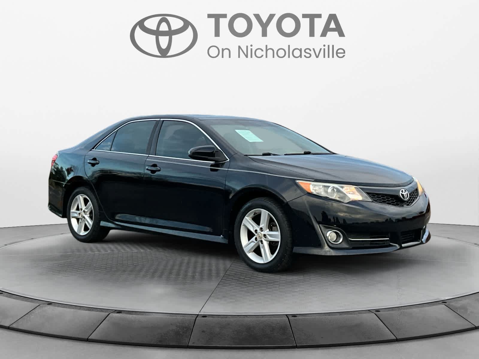 Used 2013 Toyota Camry SE w/ Leather Pkg FWD image 7