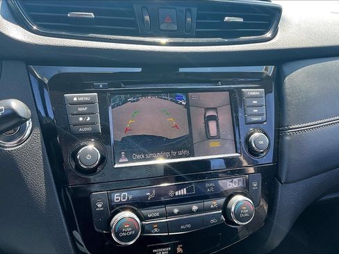 Used 2019 Nissan Rogue SL w/ Premium Package FWD image 14