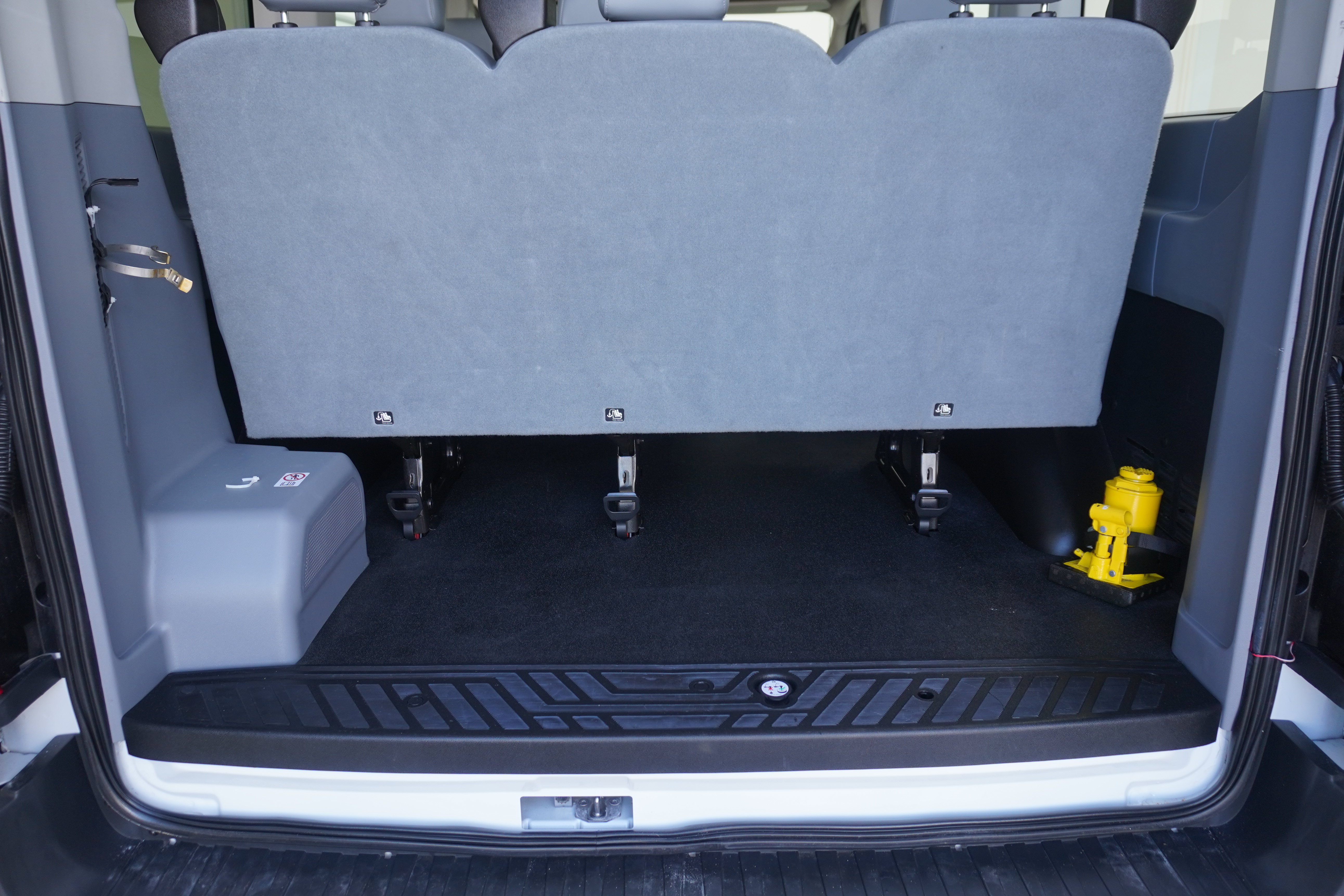Used 2017 Ford Transit 150 XL RWD image 17
