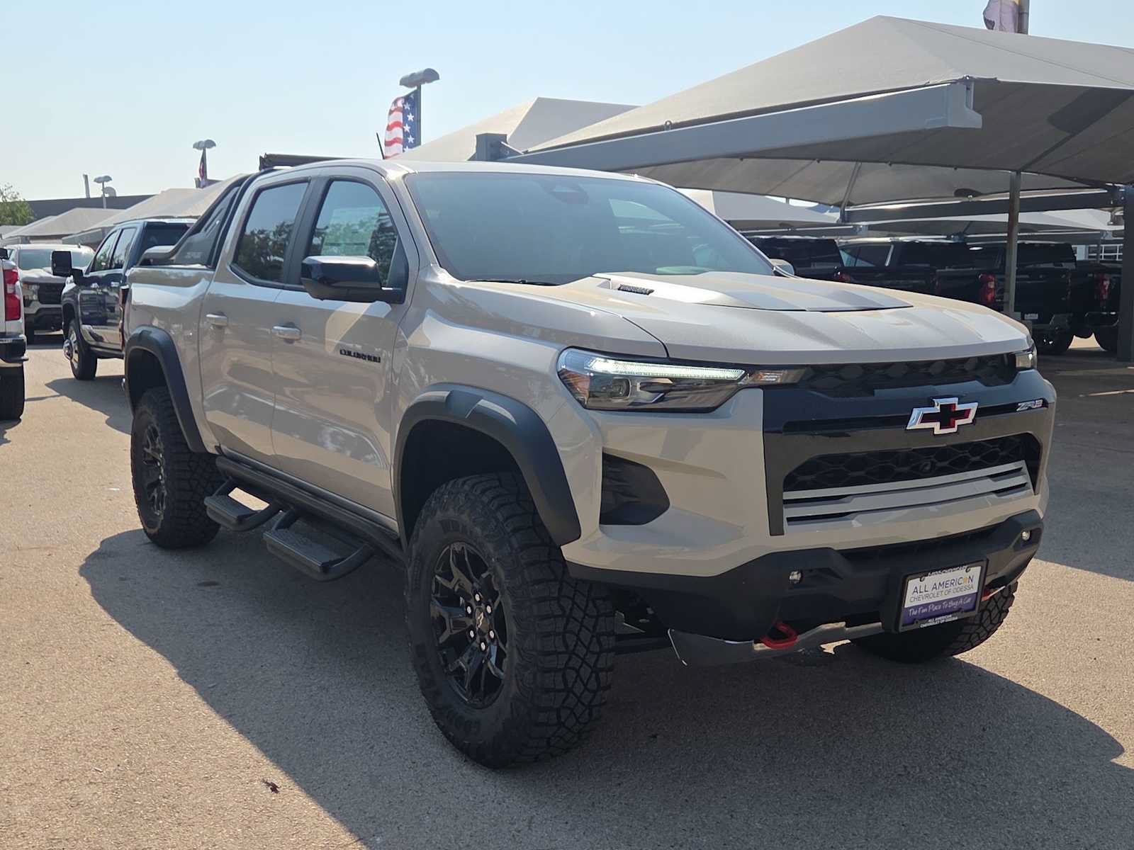 Used 2026 Chevrolet Colorado ZR2 w/ Midnight Edition AWD/4WD image 2
