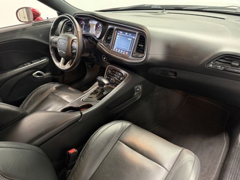 Used 2020 Dodge Challenger SXT w/ Plus Package image 21