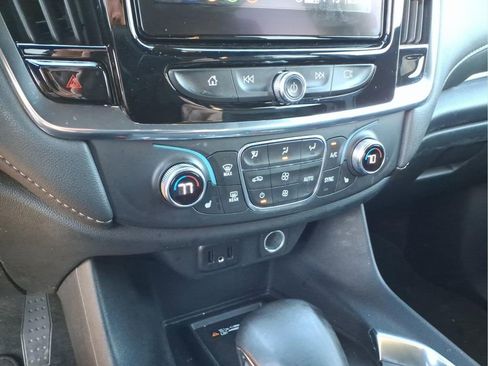 Used 2023 Chevrolet Traverse LT image 24