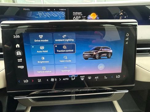 Used 2025 Lincoln Nautilus Premier AWD/4WD image 26