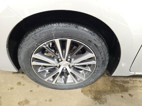 Used 2017 Toyota Corolla LE w/ LE Premium Package image 10