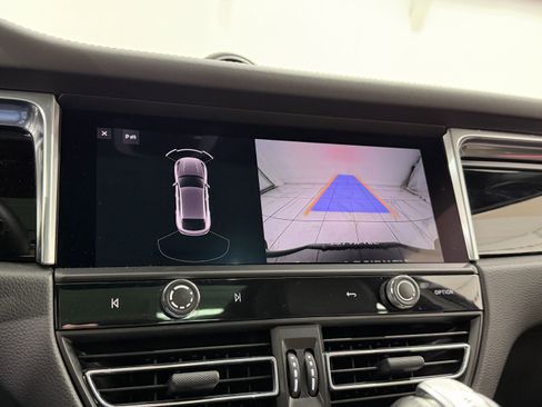 Certified 2023 Porsche Macan image 41