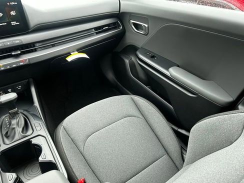 New 2025 Kia K4 LXS image 16