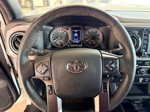 Used 2020 Toyota Tacoma TRD Off-Road image 11