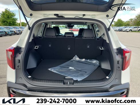 New 2026 Kia Seltos S FWD image 10