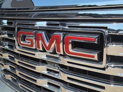 Used 2024 GMC Sierra 1500 Denali w/ Technology Package AWD/4WD image 32