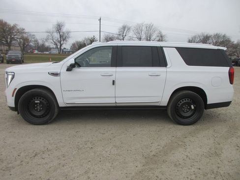 New 2026 GMC Yukon XL Denali image 8