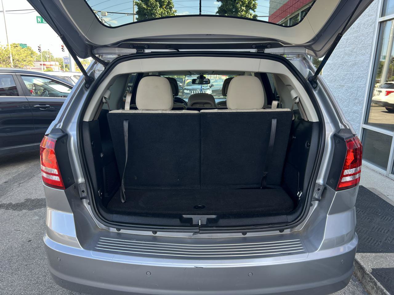 Used 2020 Dodge Journey SE FWD image 16