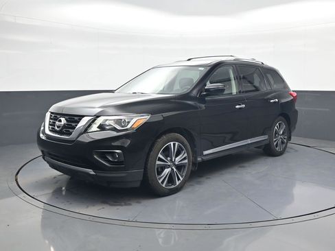 Used 2019 Nissan Pathfinder Platinum image 3