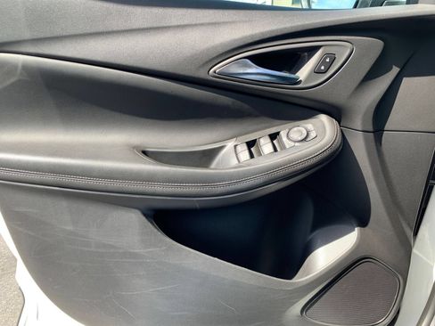 Used 2025 Buick Encore GX Preferred FWD image 18