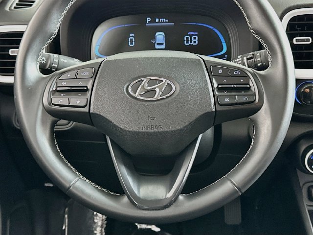 Used 2024 Hyundai Venue Limited FWD image 14