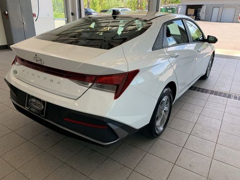 New 2026 Hyundai Elantra SE FWD image 15