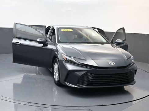 Used 2025 Toyota Camry LE image 29