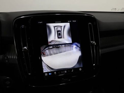 Used 2025 Volvo XC40 B5 Plus image 26
