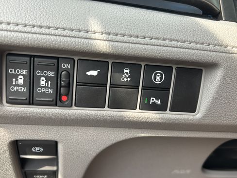 Certified 2022 Honda Odyssey Touring image 22