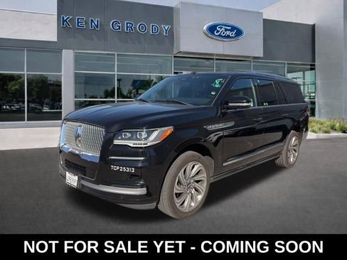 Used 2022 Lincoln Navigator L 2WD image 1