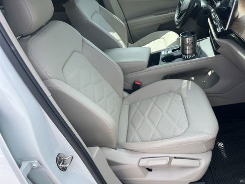 Used 2024 Volkswagen Atlas SE FWD image 36