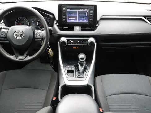 Used 2022 Toyota RAV4 LE FWD image 2