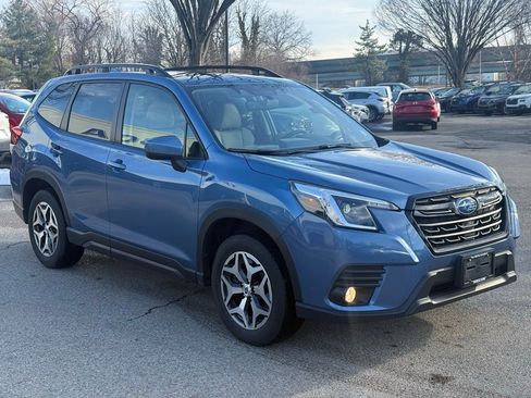 Used 2023 Subaru Forester Premium image 4