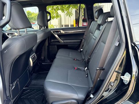 Used 2020 Lexus GX 460 Premium w/ Premium Package AWD/4WD image 34