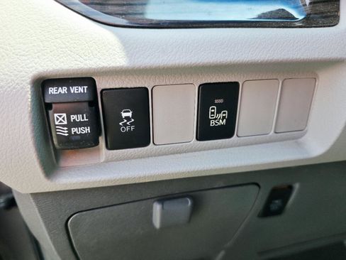 Used 2015 Toyota Sienna XLE FWD image 27
