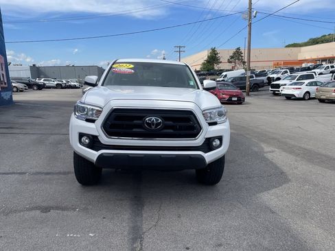 Used 2022 Toyota Tacoma SR5 AWD/4WD image 5