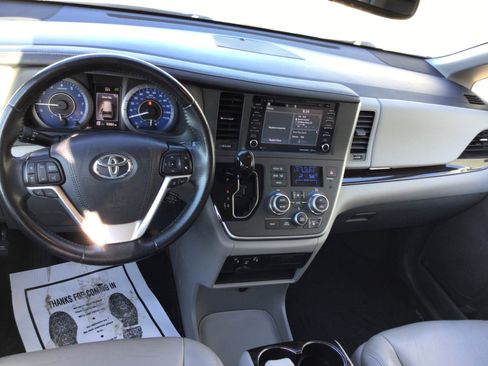 Used 2020 Toyota Sienna XLE w/ XLE Navigation Package AWD/4WD image 11