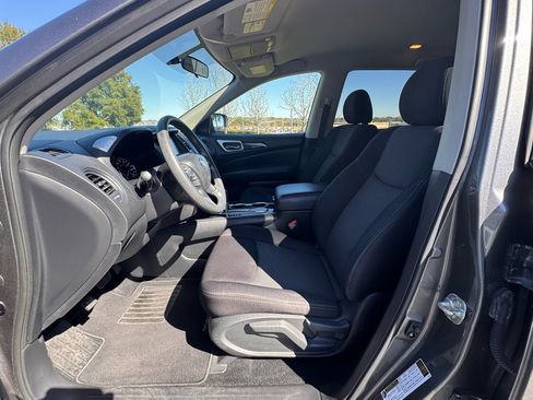 Used 2019 Nissan Pathfinder S image 18